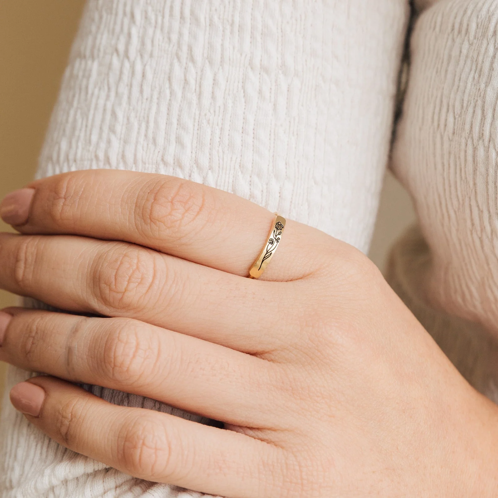 Birth Flower Bar Ring in 18K Gold - Image 2