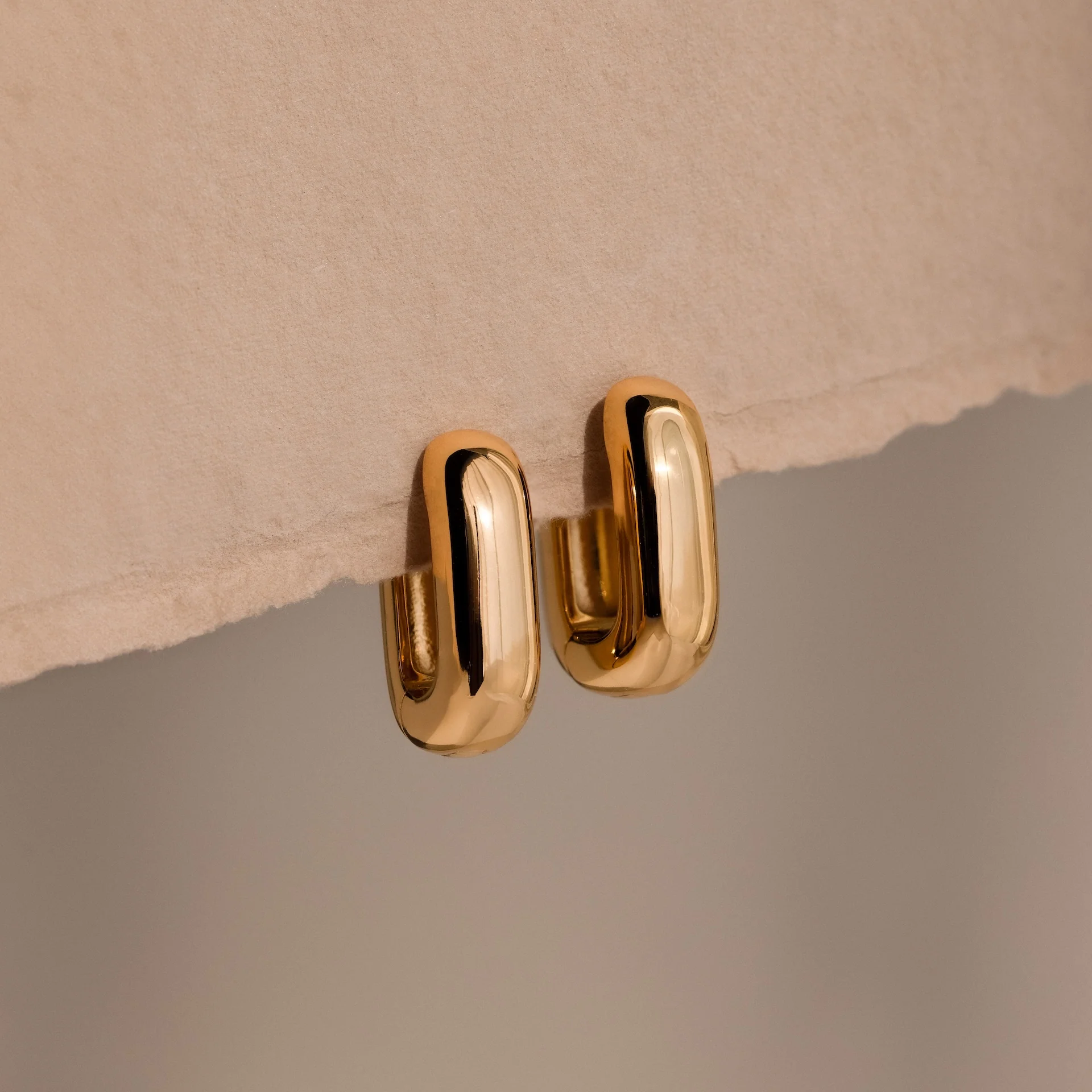 Bold Link Hoops in 18K Gold