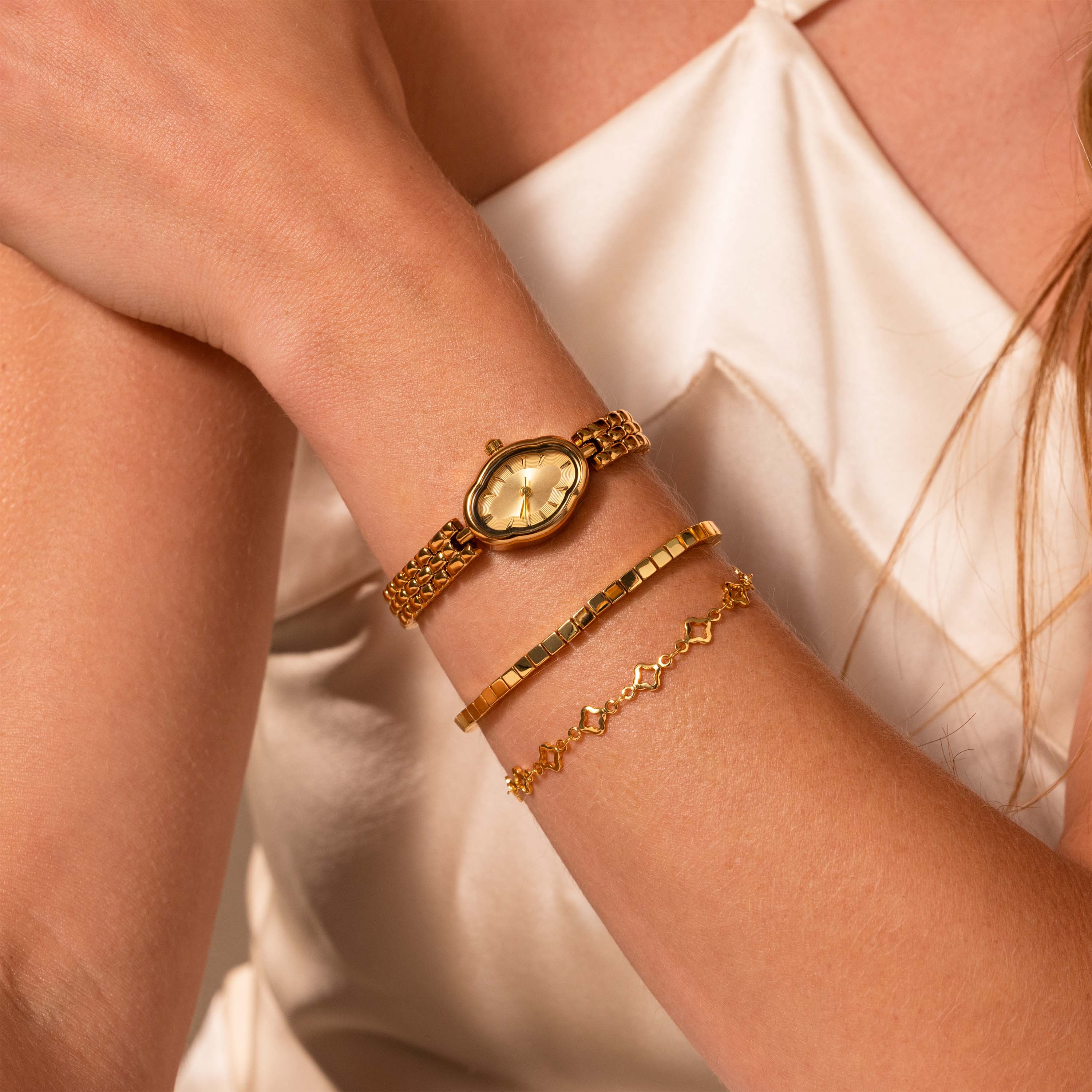 Clover Link Timepiece - Image 4