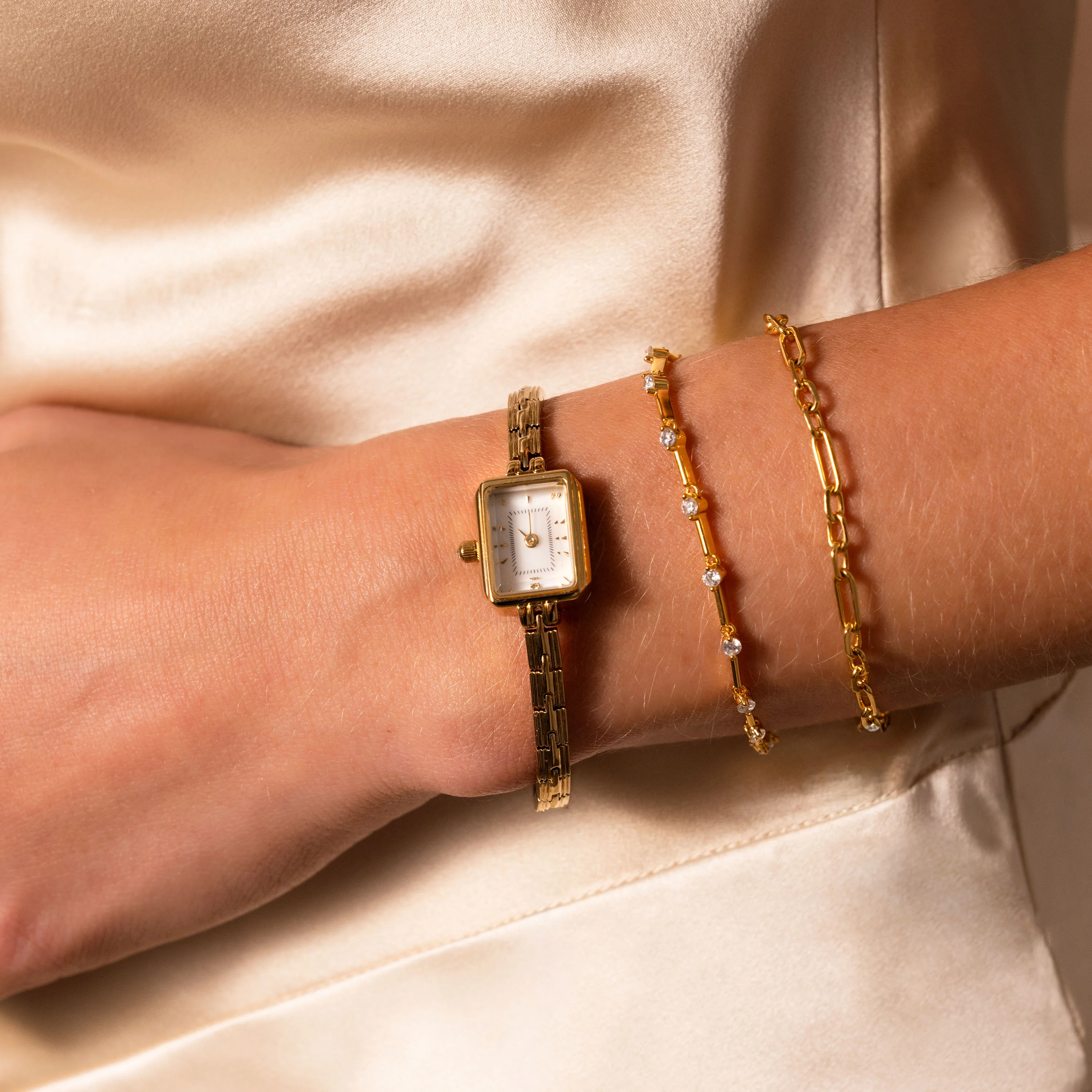 Divine Rectangular Link Timepiece - Image 6