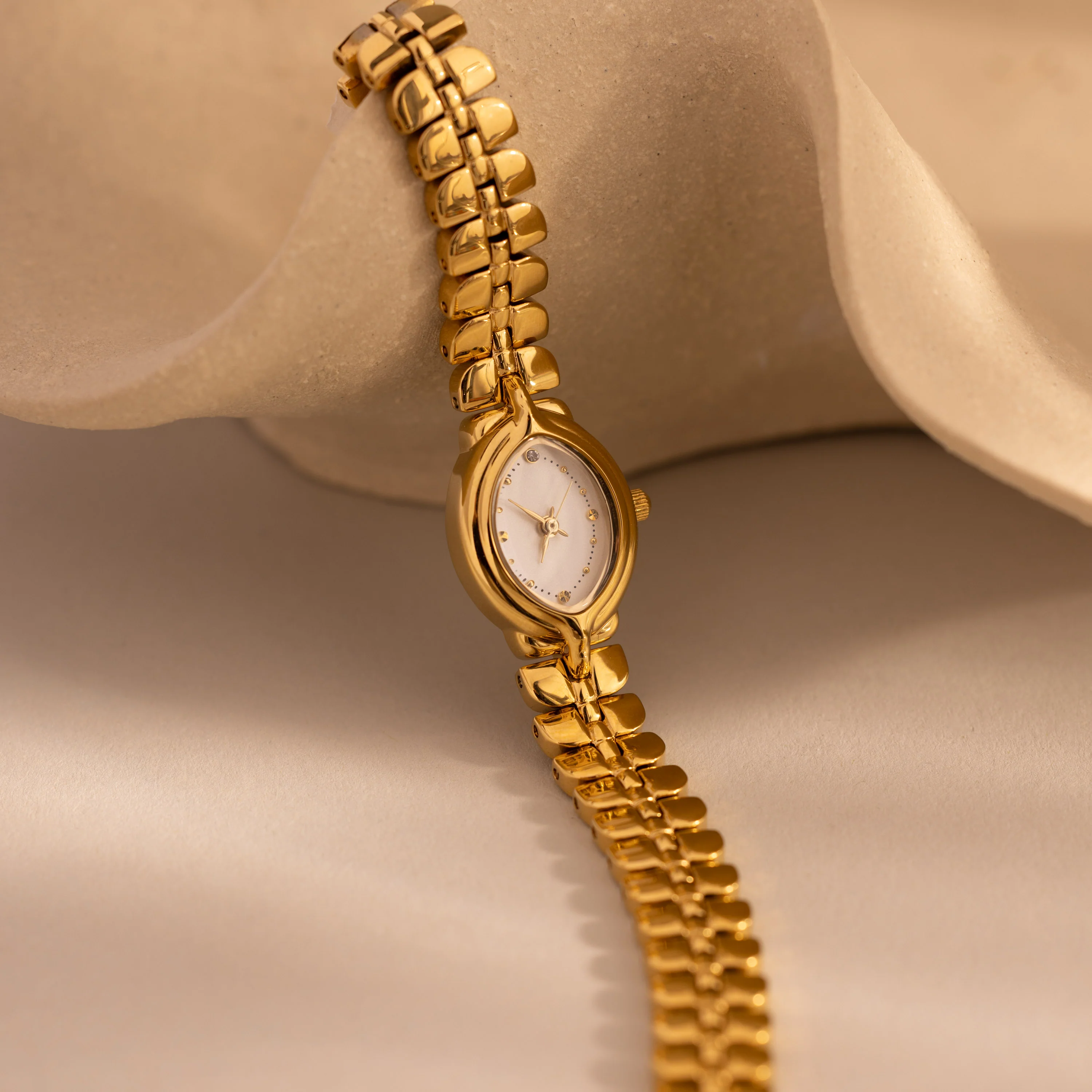 Flow Oval Link Timepiece - Image 3