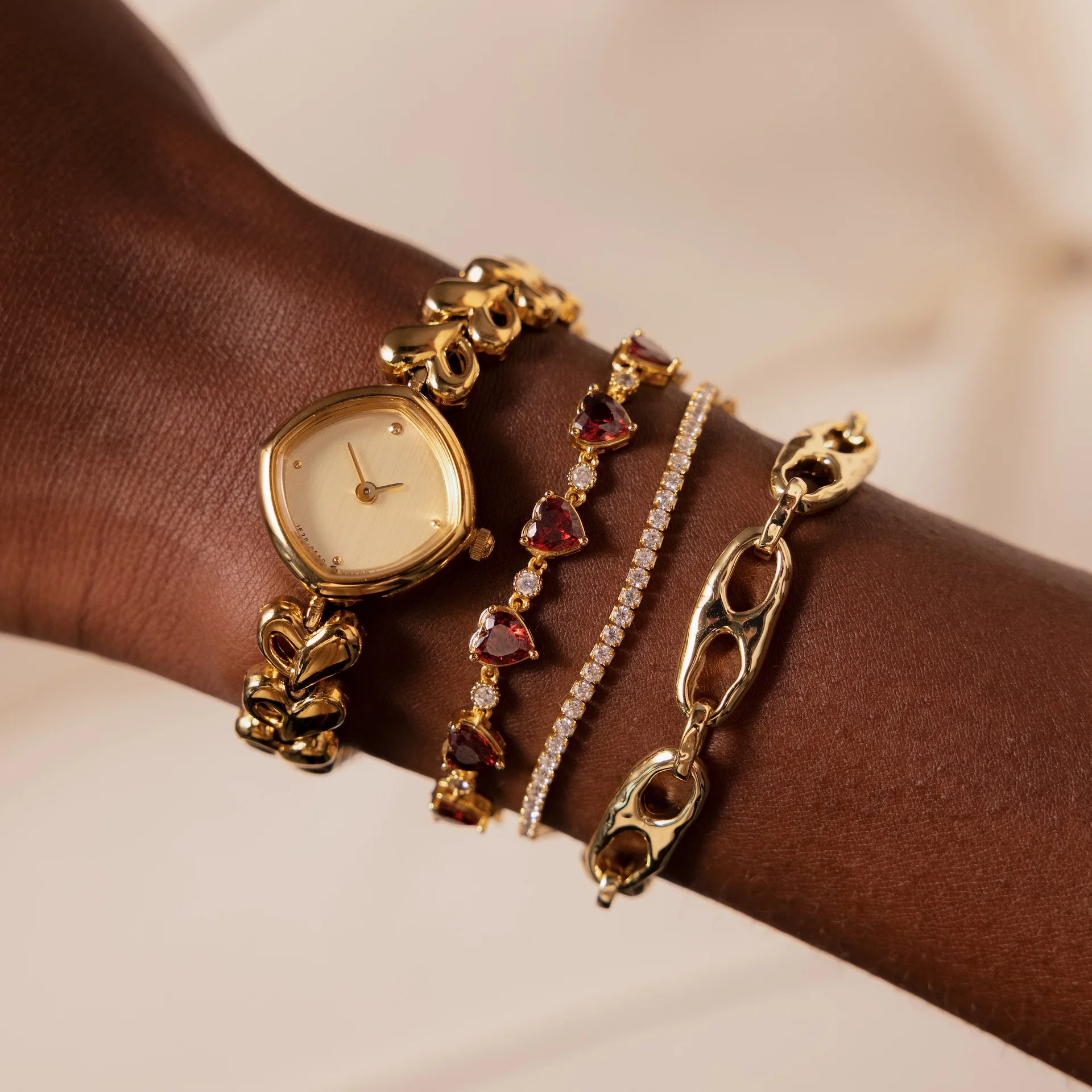 Heart Link Timepiece in 18K Gold - Image 4