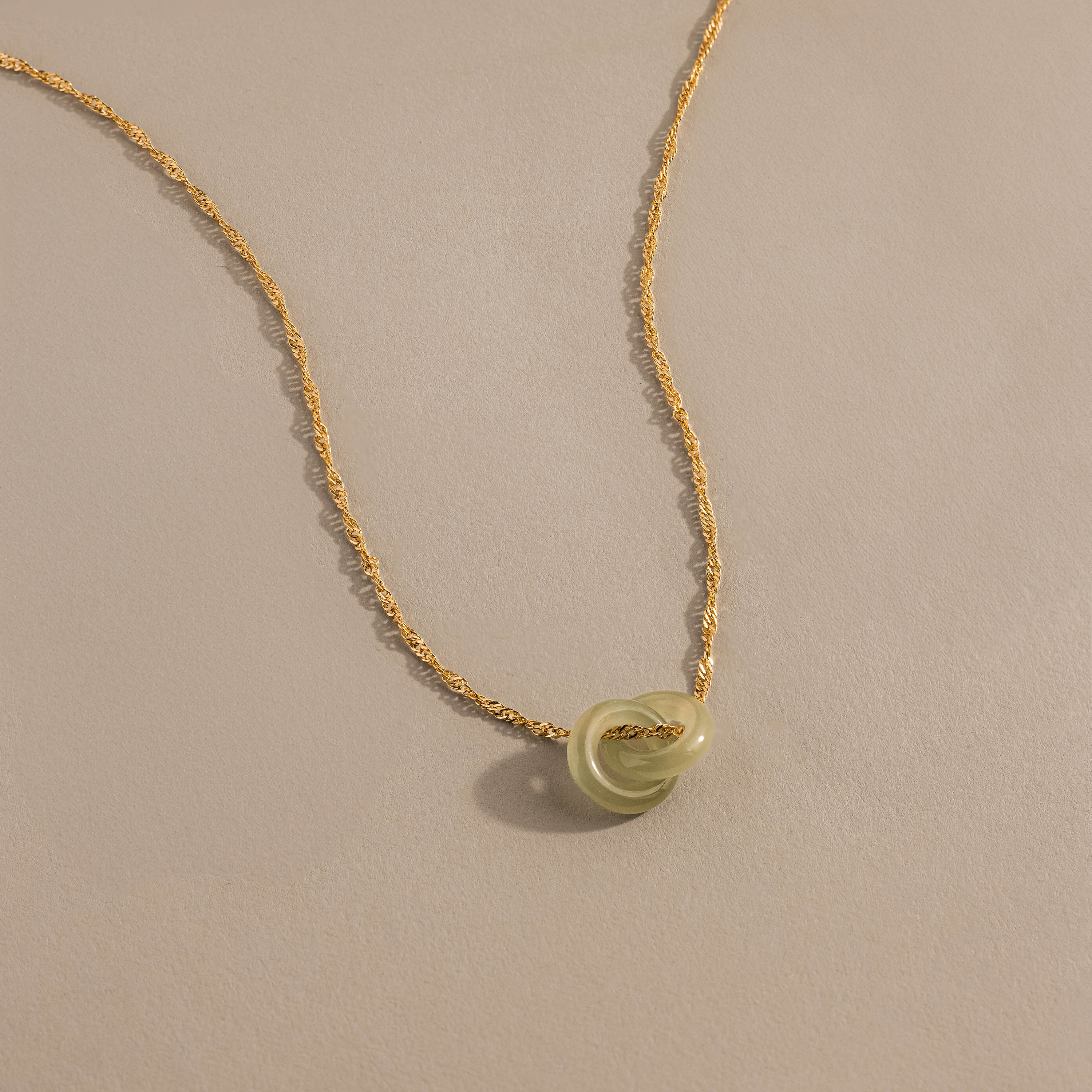 Interlocking Jade Circle Necklace in 18K Gold