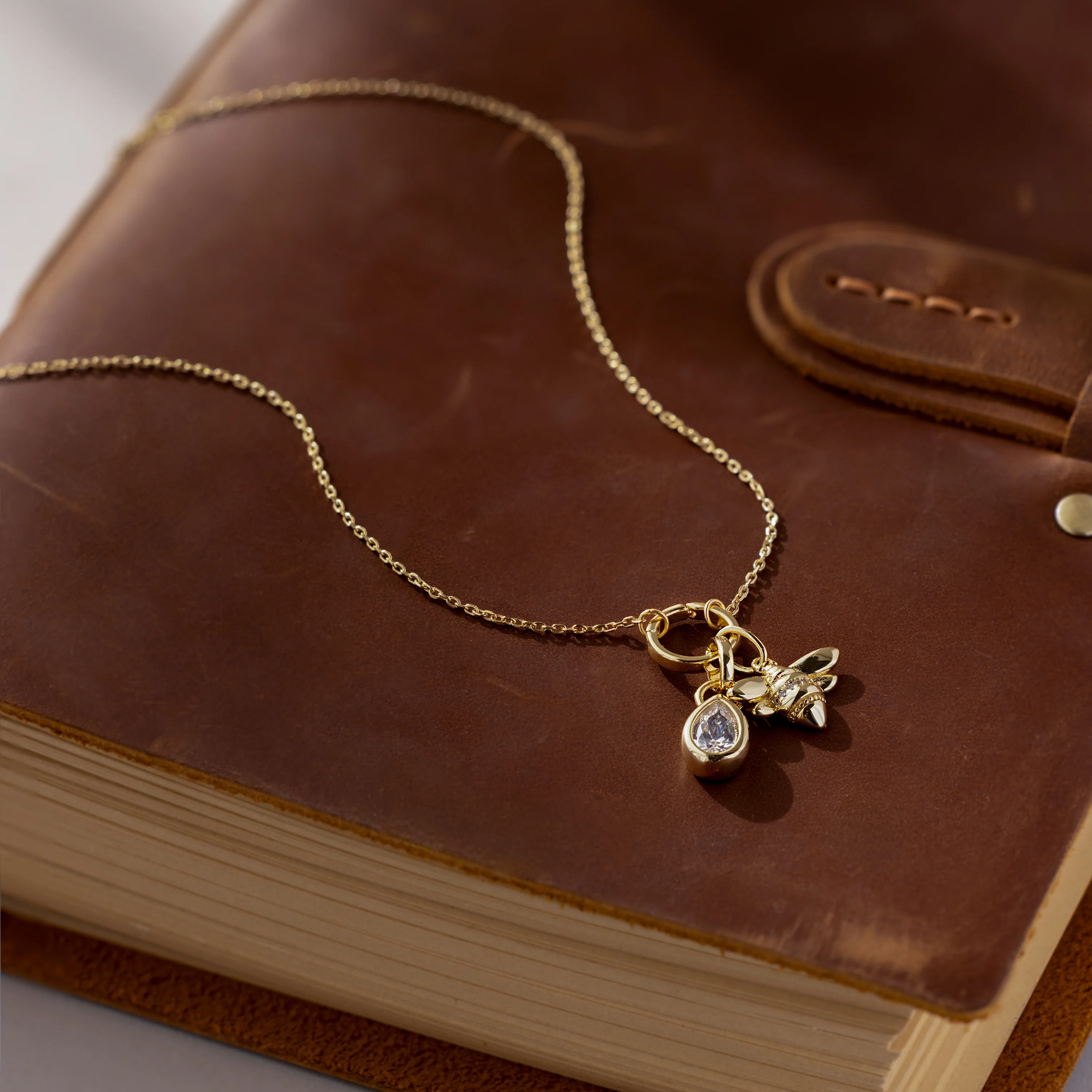 Large Rolo Clasp Necklace in 18K Gold - Image 5
