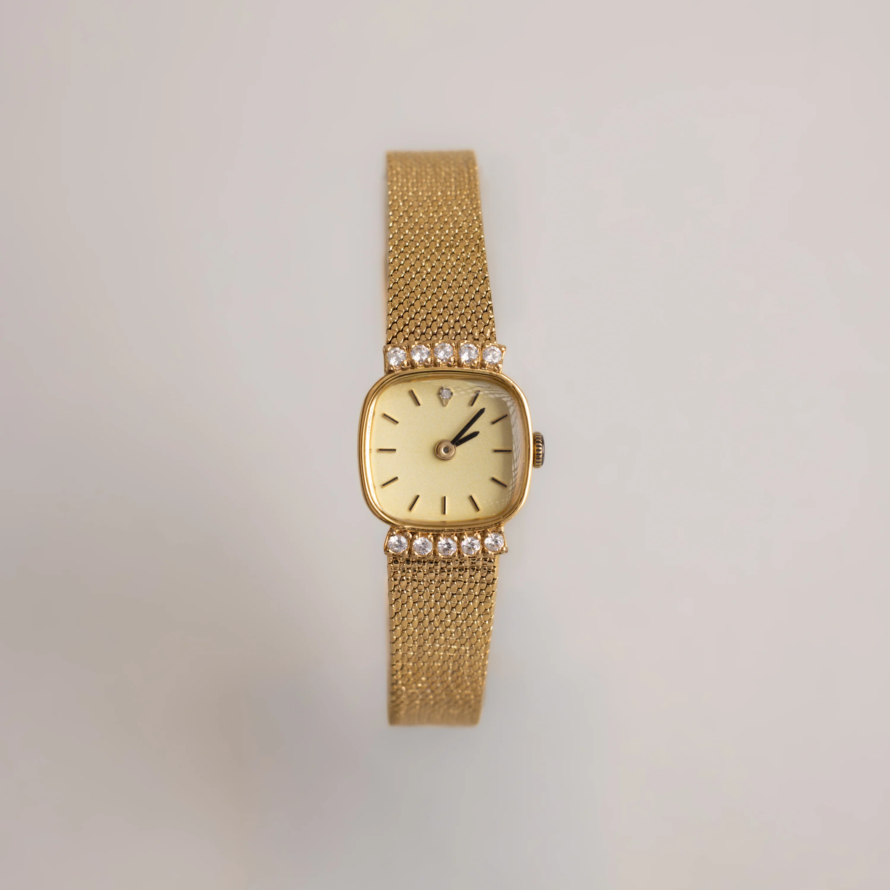 Luxe Square Timepiece in 18K Gold