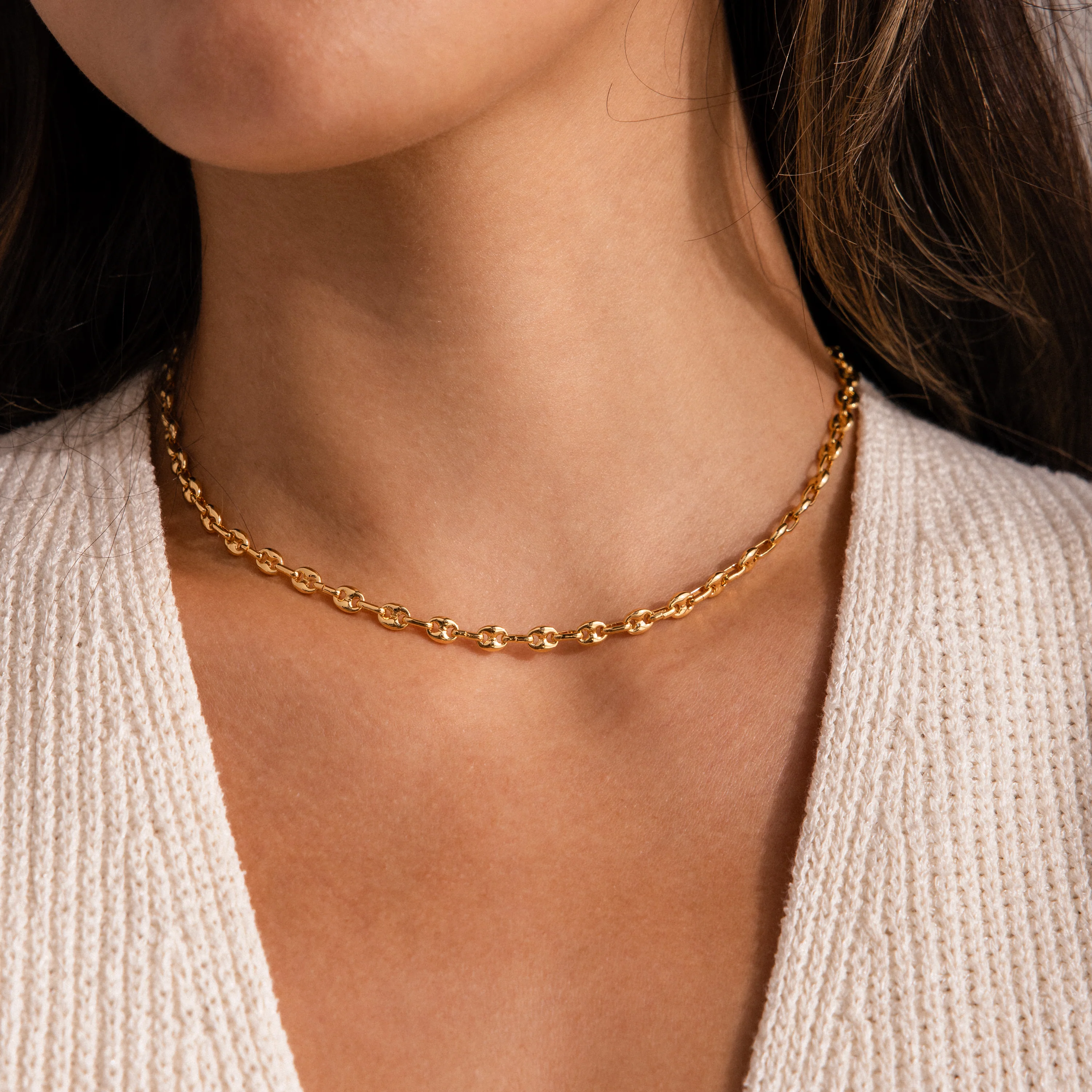 Mini Mariner Chain Necklace in 18K Gold - Image 2