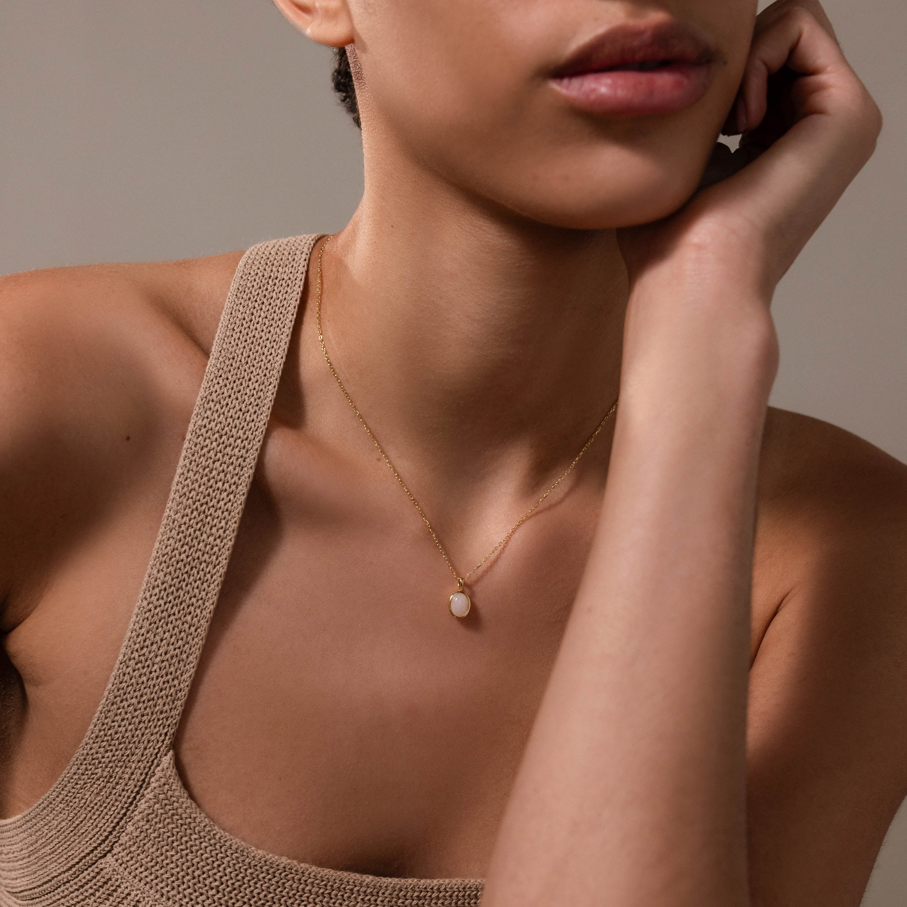 Moonstone Pendant Necklace in 18K Gold - Image 4