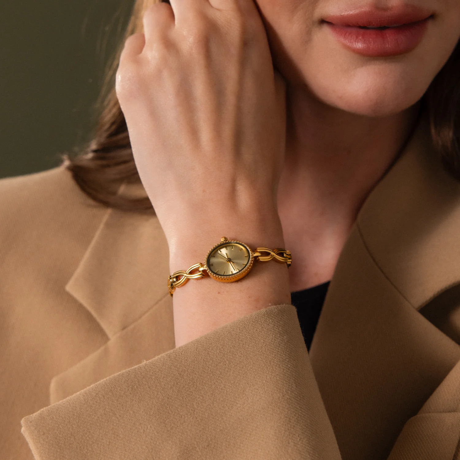 Oval Infinity Link Timepiece in 18K Gold - Image 4