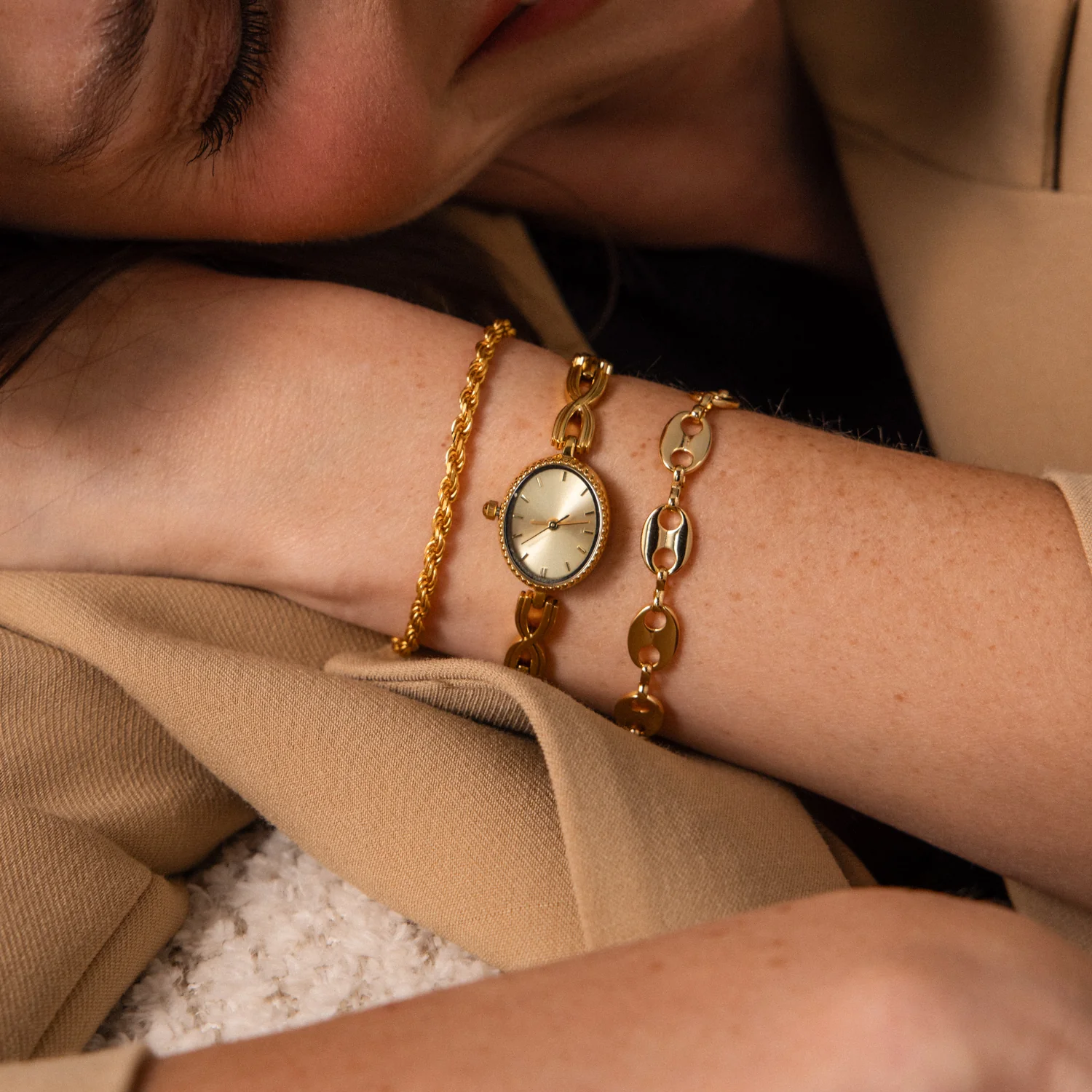 Oval Infinity Link Timepiece in 18K Gold - Image 7