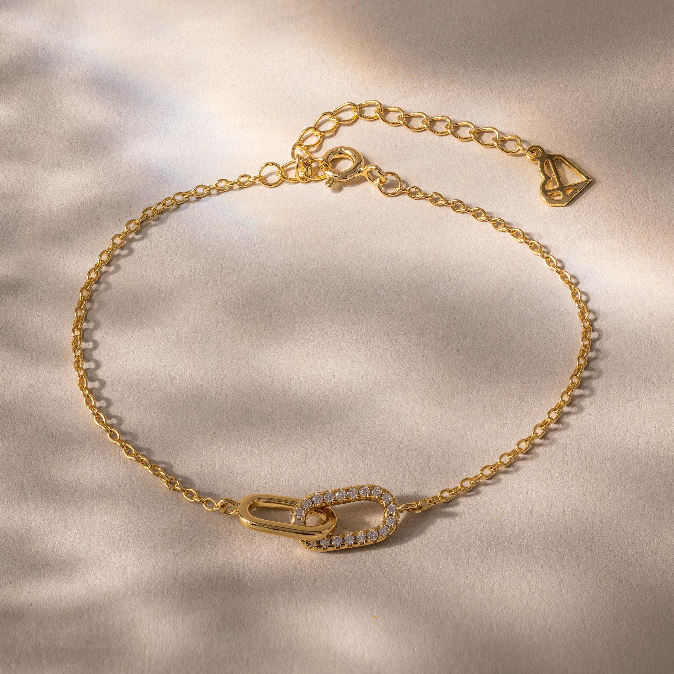 Pave Linked Pendant Bracelet in 18K Gold