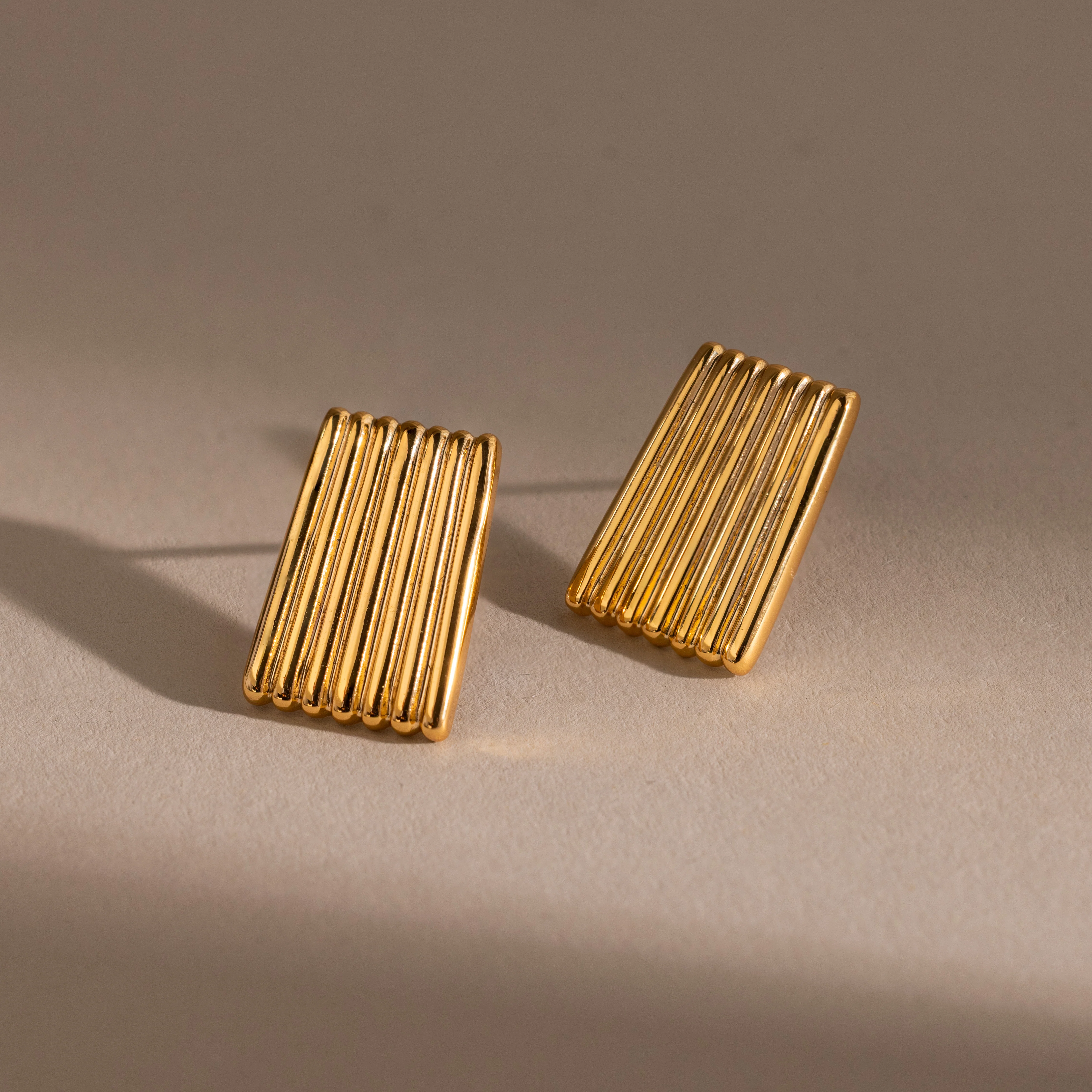 Ribbed Earrings in 18K Gold
