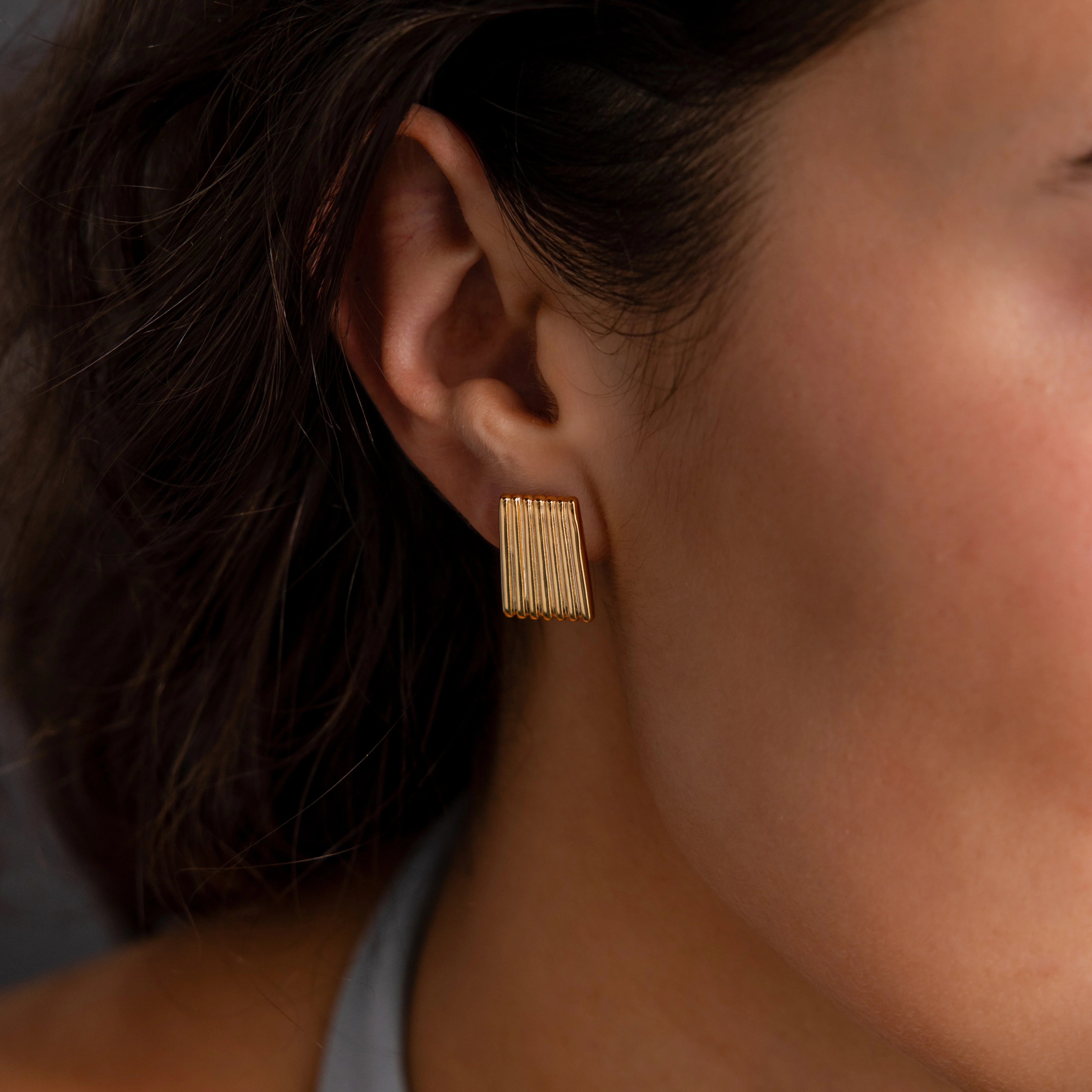 Ribbed Earrings in 18K Gold - Image 2