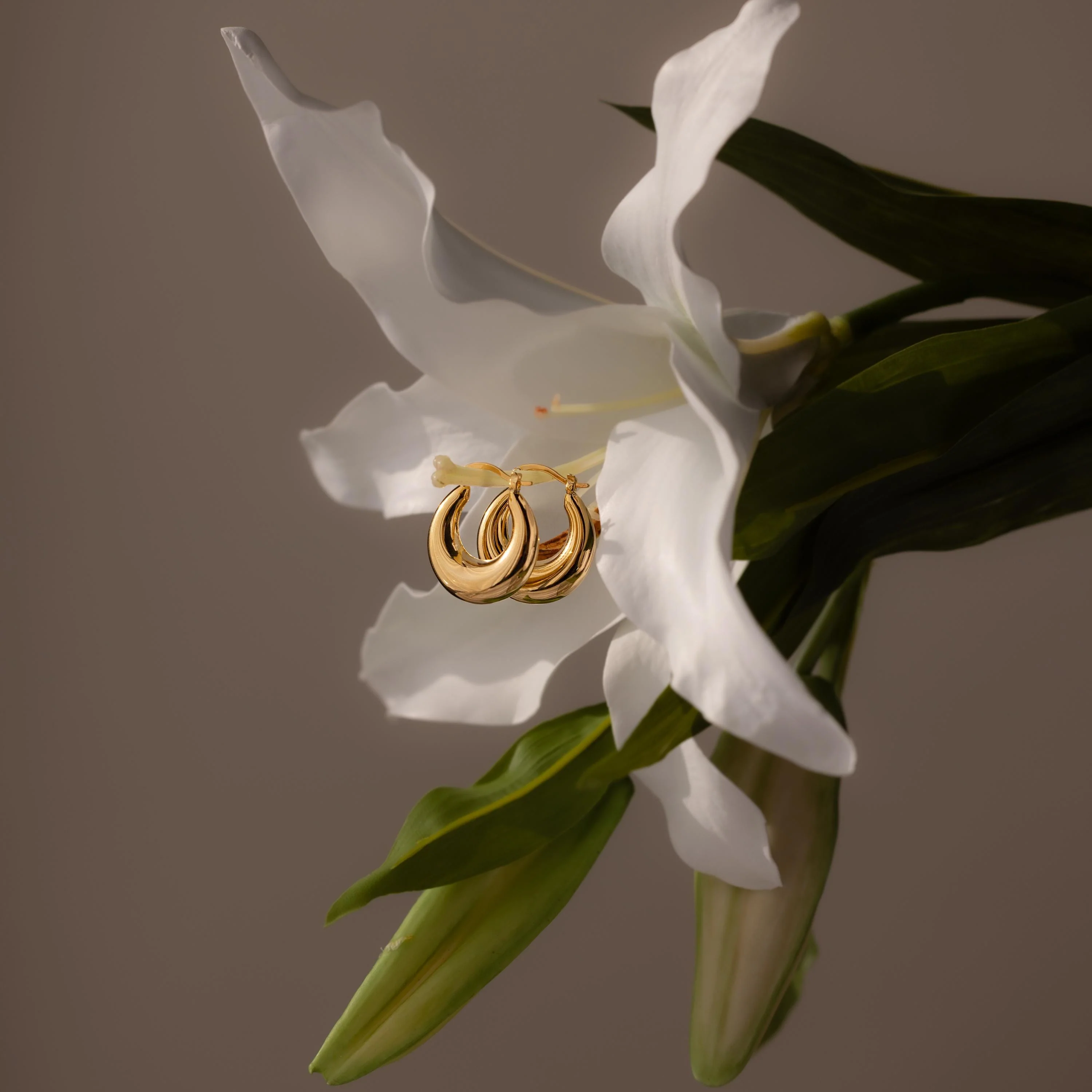 Sculpted Hoops in 18K Gold - Image 6