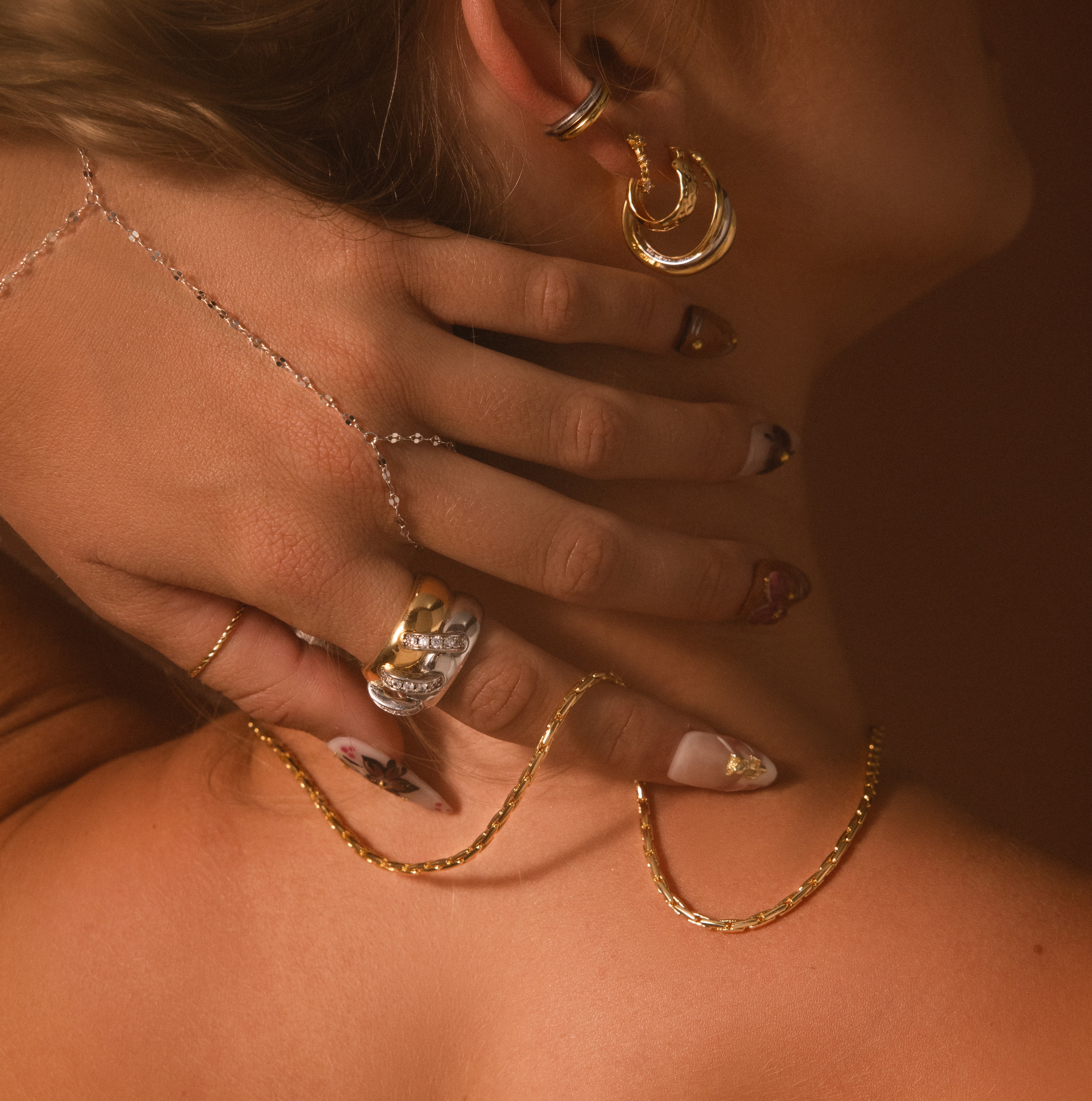 Sparkle Hand Chain Bracelet - Image 8