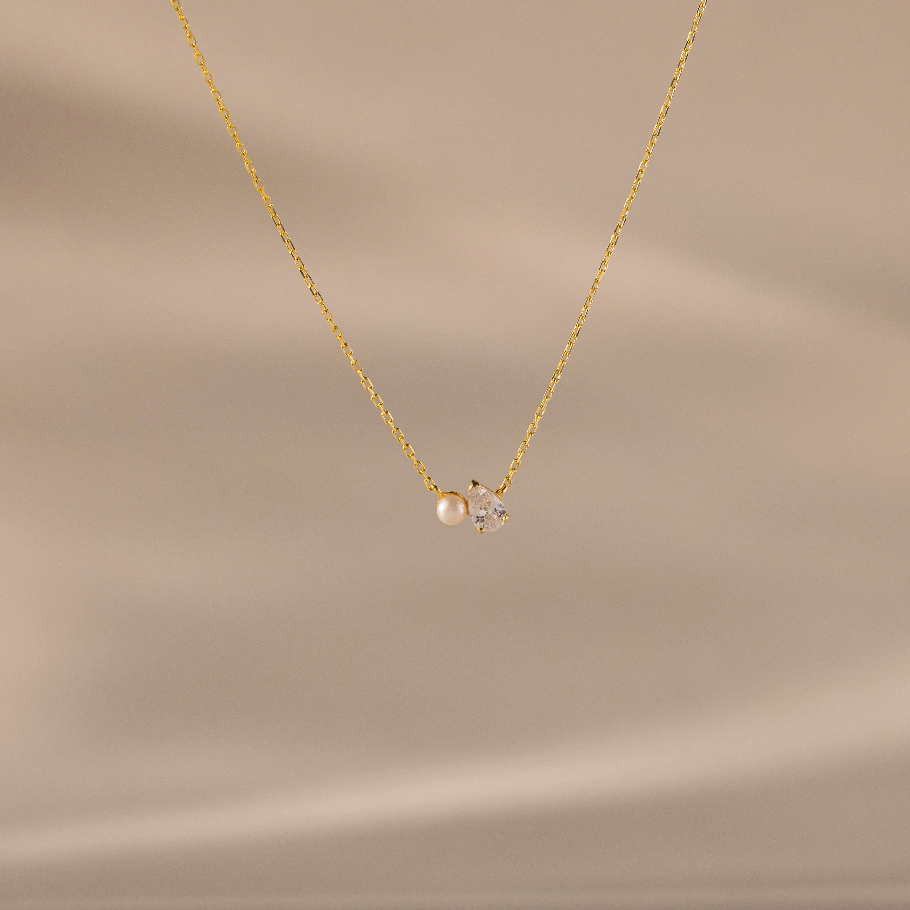 Teardrop Emerald & Pearl Necklace