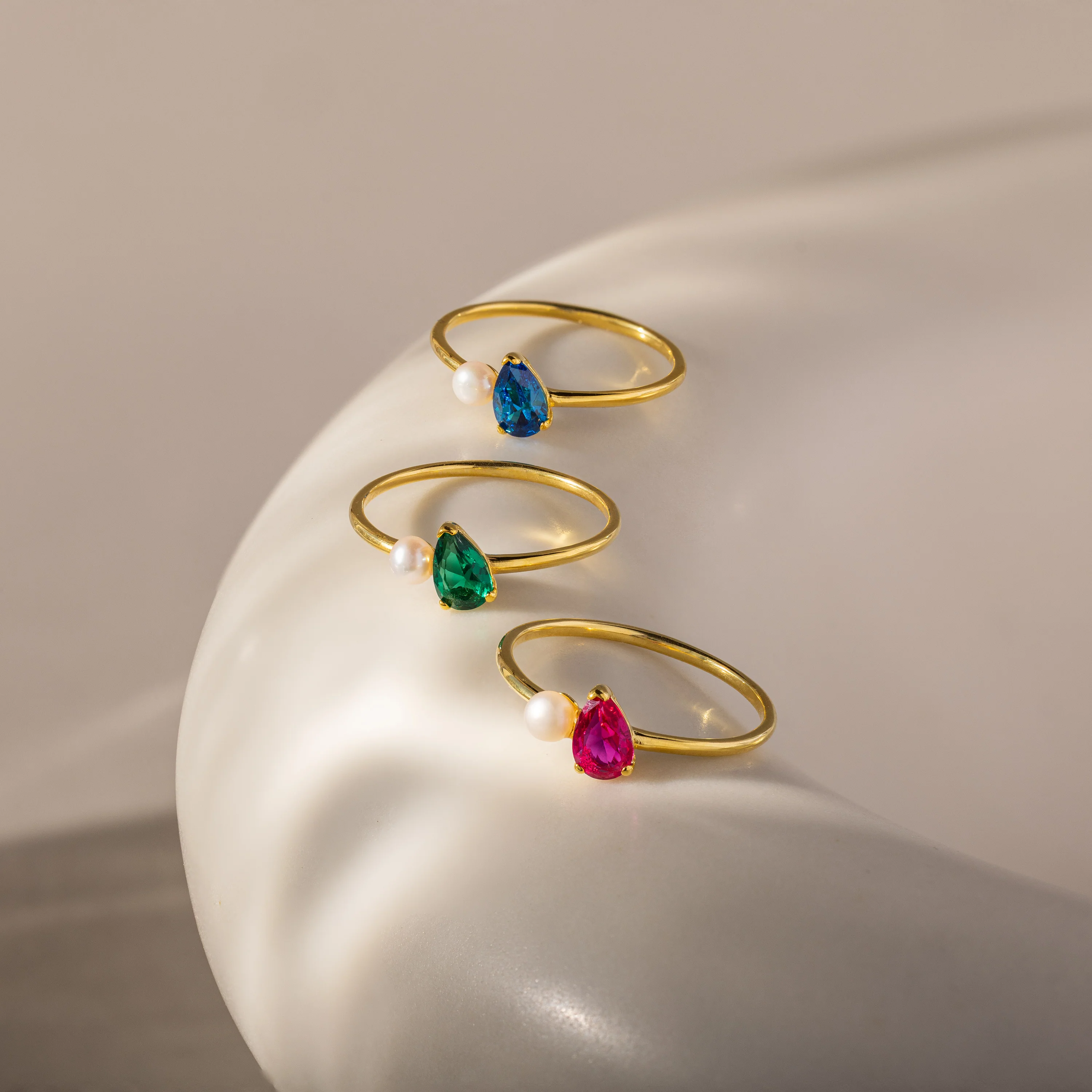 Teardrop Garnet & Pearl Ring - Image 3