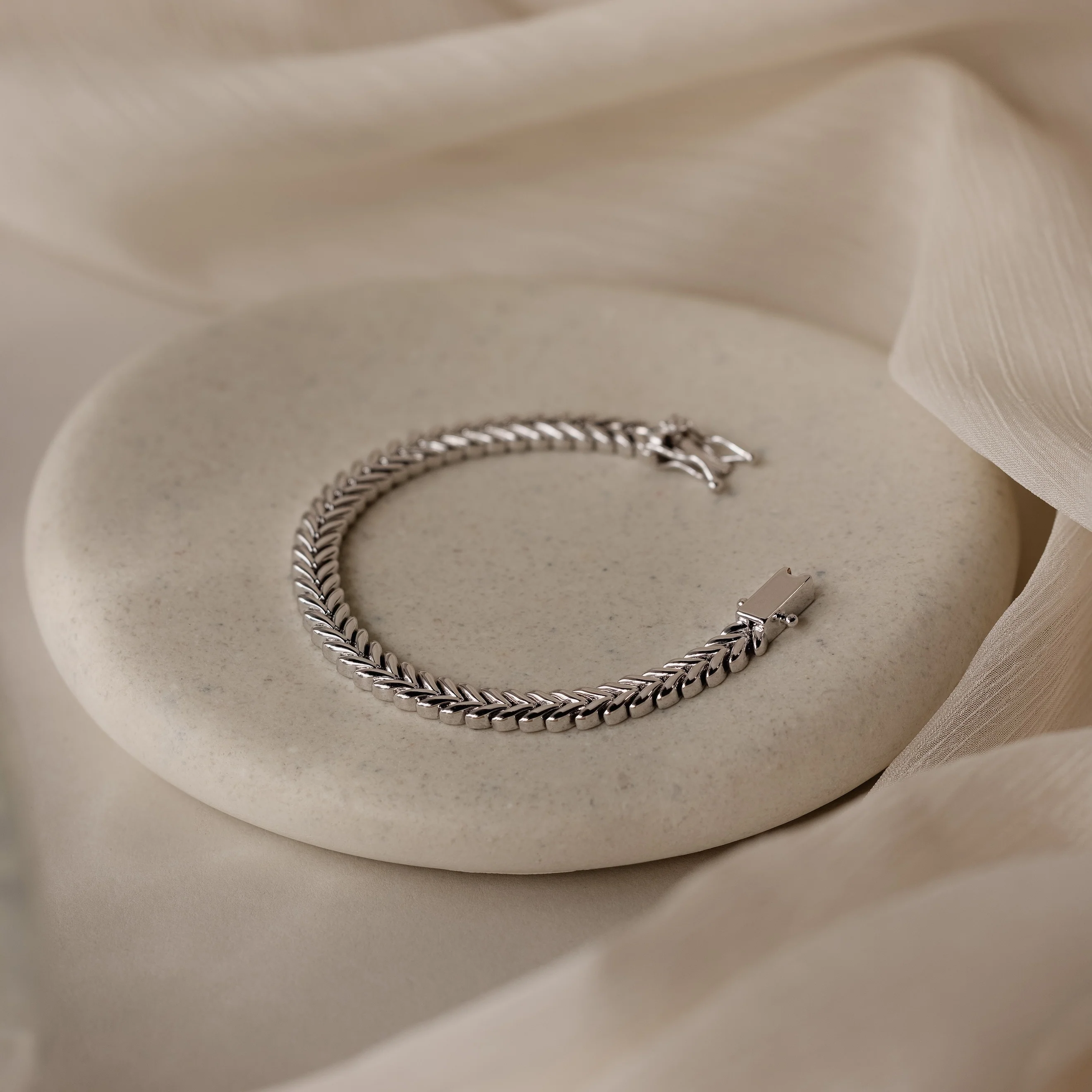 V-Link Chain Tennis Bracelet - Image 4
