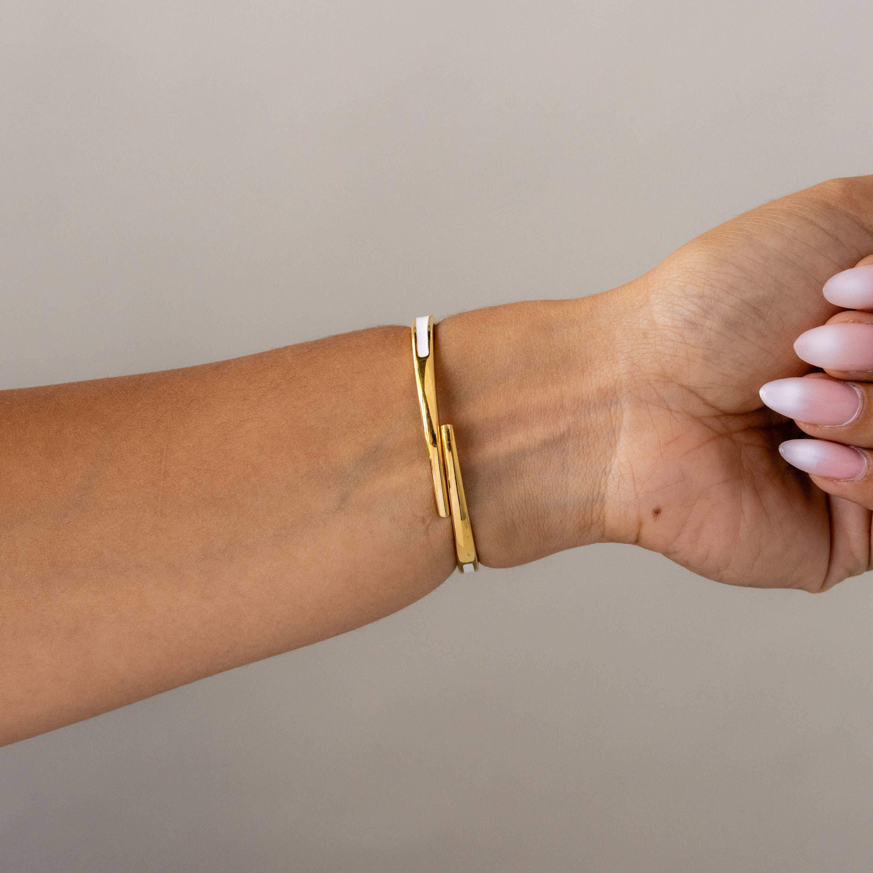 Vintage Andre Mouche Swiss White Cuff Gold Watch - Image 3