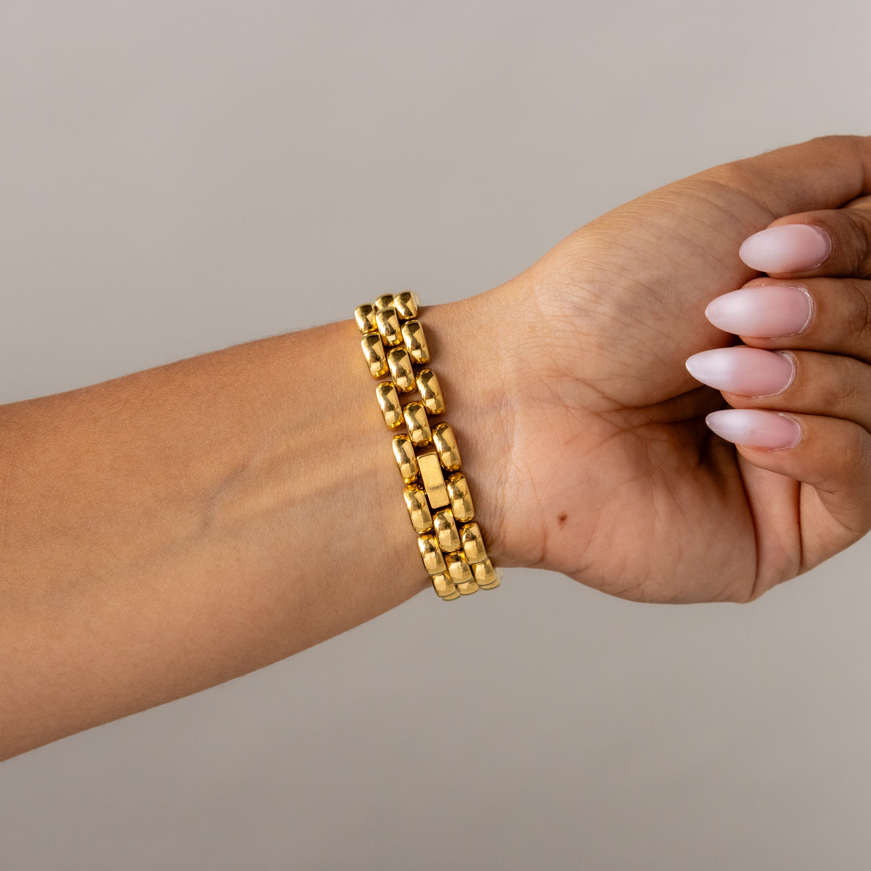 Vintage Charles Jourdan Round Gold Watch - Image 3