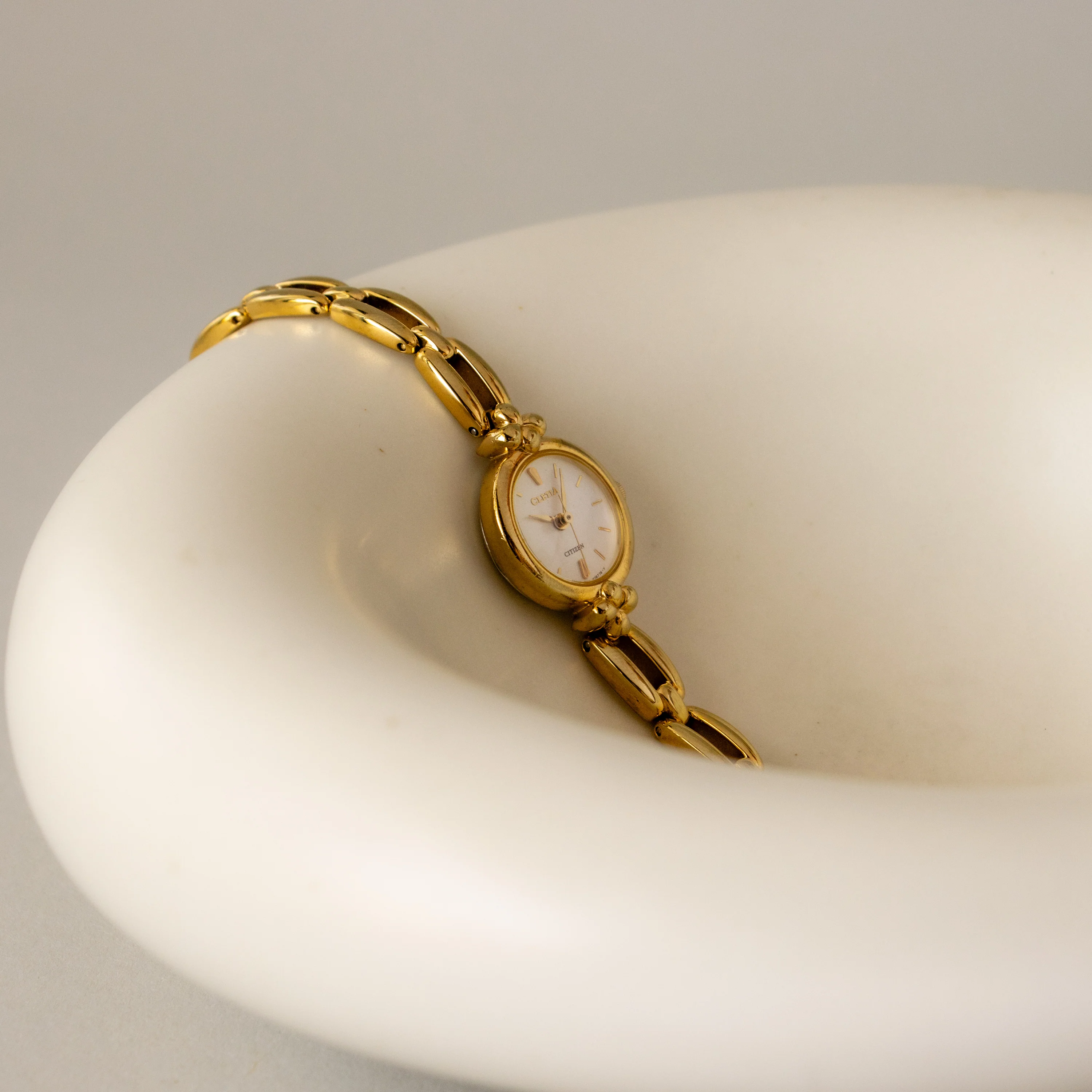 Vintage Citizen Cletia Round Gold Watch - Image 2