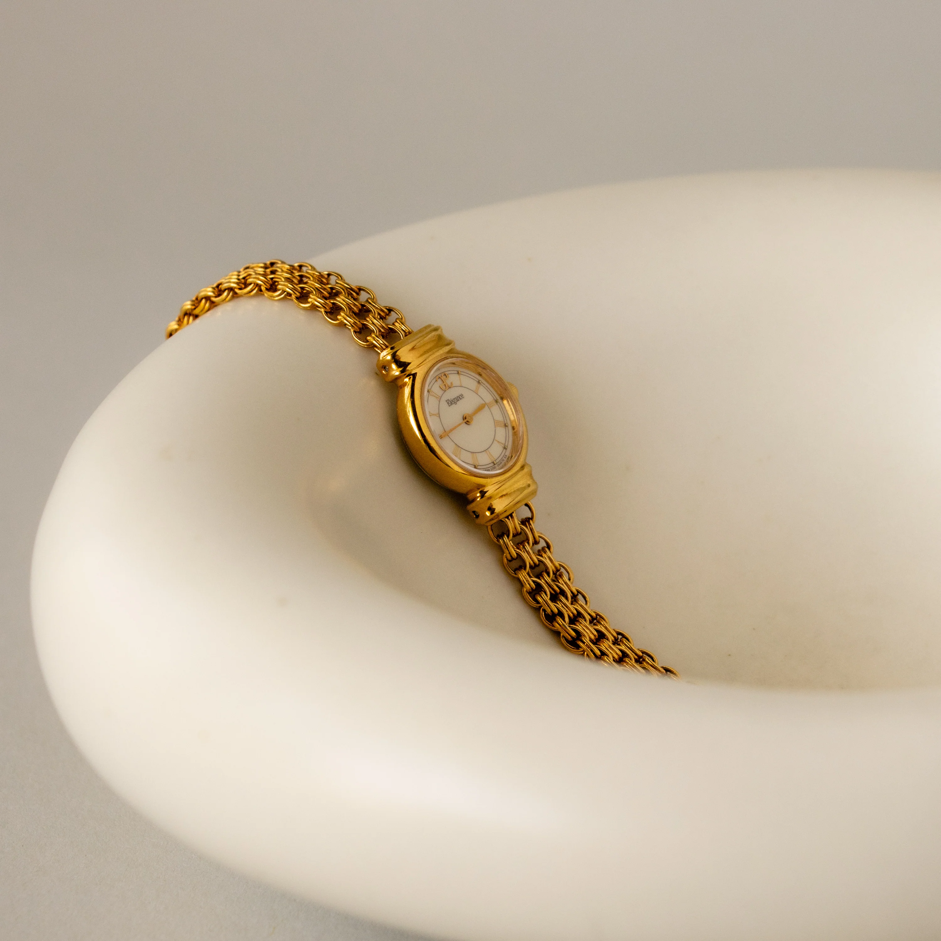 Vintage Citizen Round Chainlink Gold Watch - Image 2