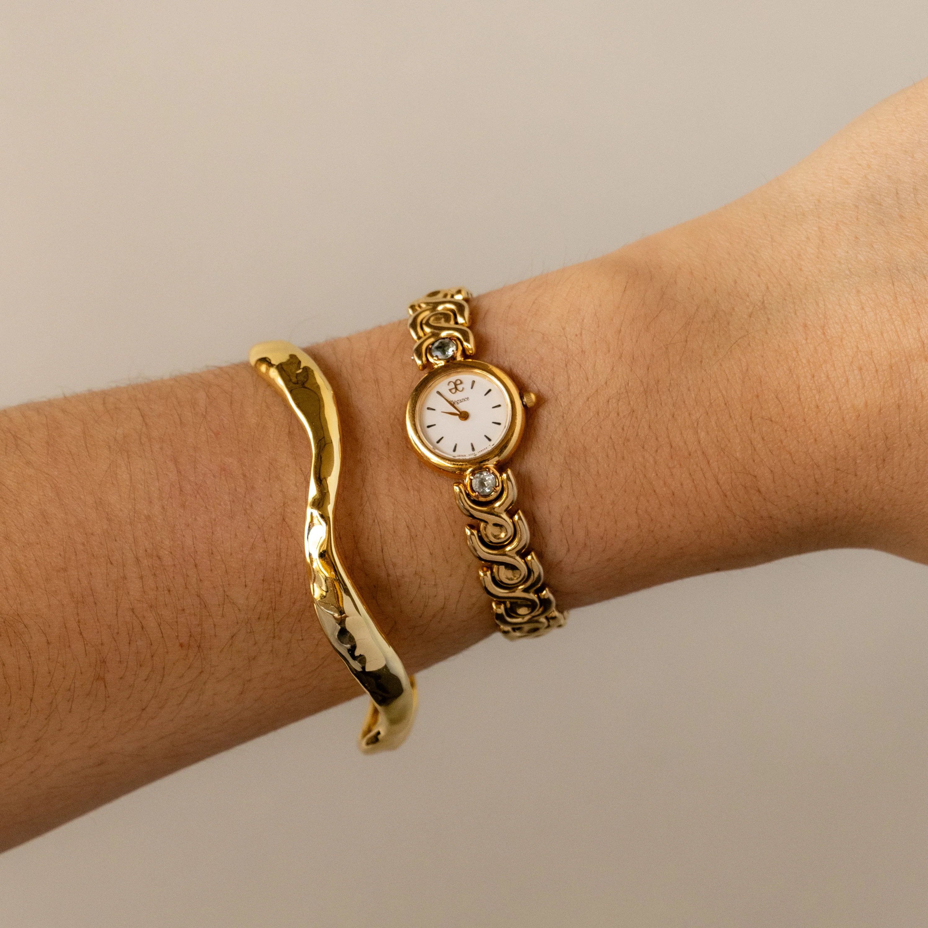 Vintage Elegance Aquamarine Round Gold Watch