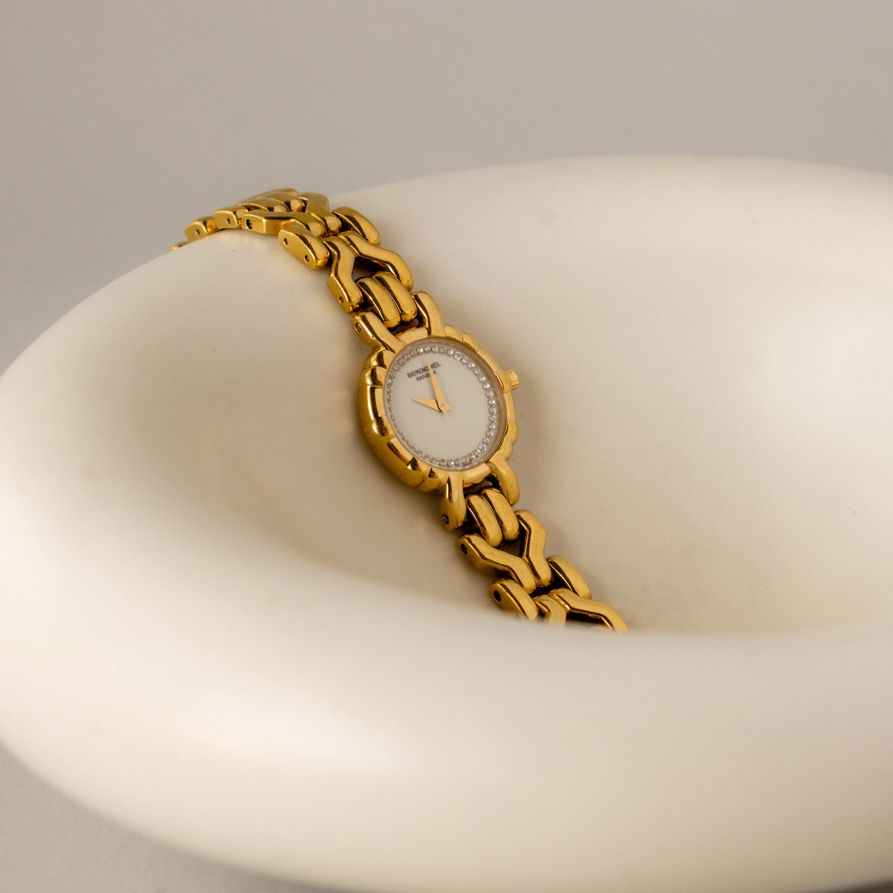 Vintage Raymond Weil Swiss Round Gold Watch - Image 2