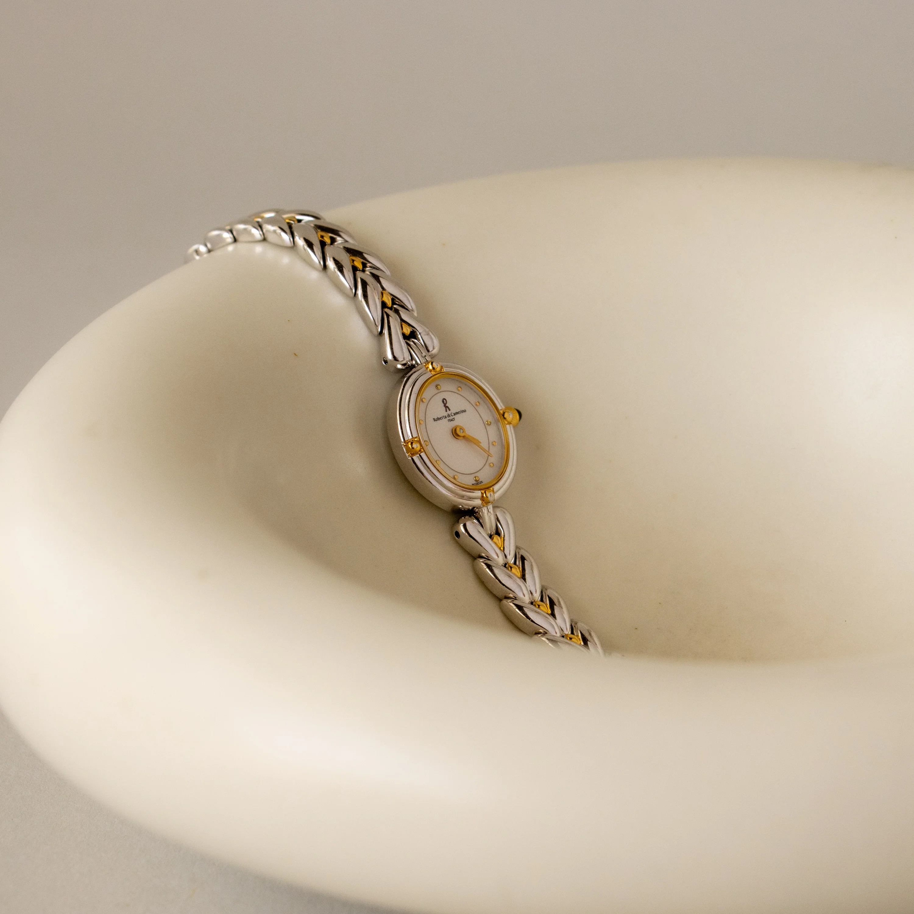 Vintage Roberta di Camerino Oval Two Tone Watch - Image 2